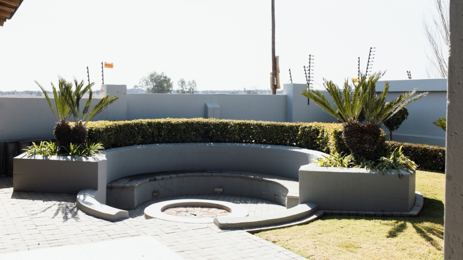 4 Bedroom Property for Sale in Tuscany Ridge North West